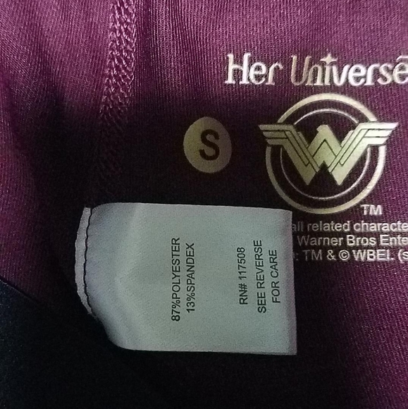 Her Universe Wonder Woman Capris NWOT - Picture 7 of 10